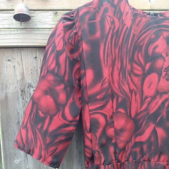 Amish Mennonite Cape Dress 36.5"B 29"W Red Black Modest Handmade - Picture 2 of 15